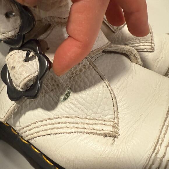 Dr. Martens Devon Flower Boots Platform Ankle White Leather Groovy Buckle 8 - Picture 4 of 9